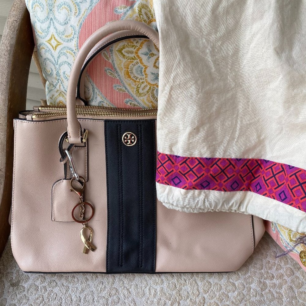 Brand New TORY BIRCH Handbag with BAG - never used.